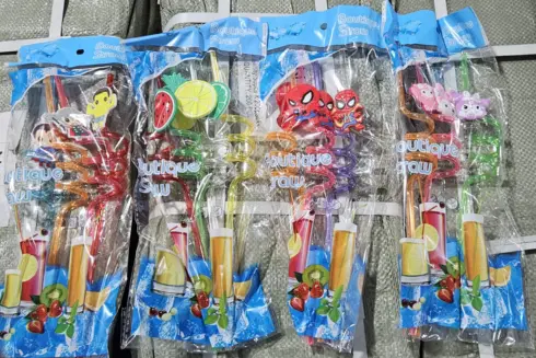 Multiple Varieties of Straws (6)